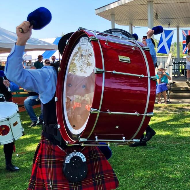 parade drummers feadan or pipe band rochester